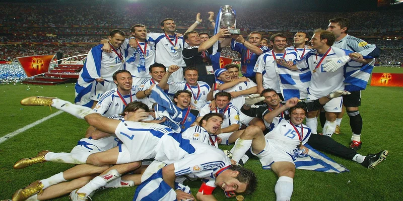 Tại Euro 2004 Hy Lạp lên ngôi vô địch nhờ bàn thắng bạc